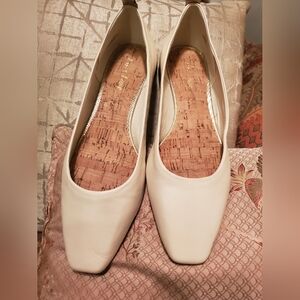 Shoes Womens Size 10M Essex Lane Leather MM Elyn Flats In Cream Gold Cork